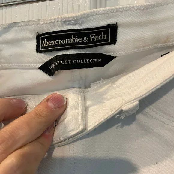 Abecrombie & Fitch Size 26 waist/28 length  - White Jeans - Picture 2 of 5